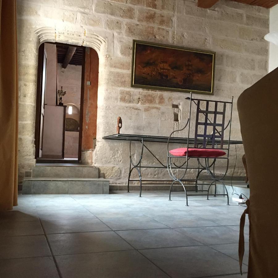 La Maison Sur La Place Aigues-Mortes Kültér fotó